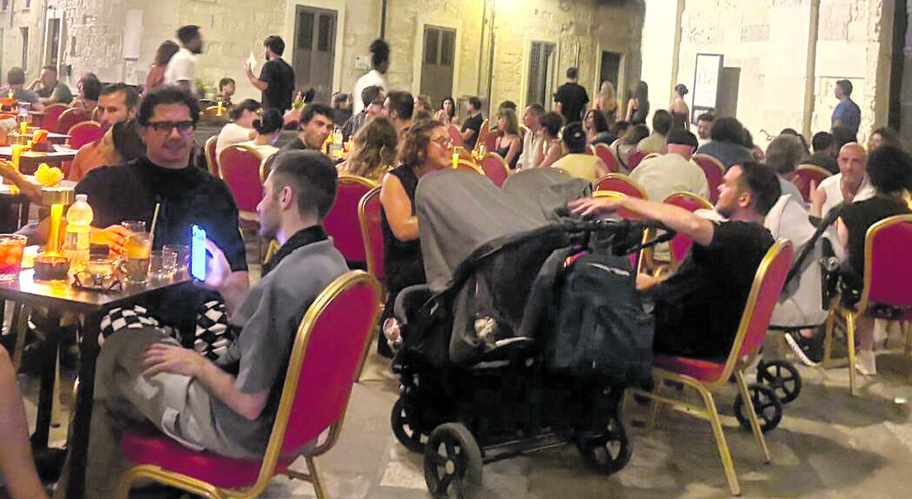 Movida, le regole: steward per aperture fino alle 3. Senza vigilanza si chiude all?una Movida, le regole: steward per aperture fino alle 3. Senza vigilanza si chiude all?una