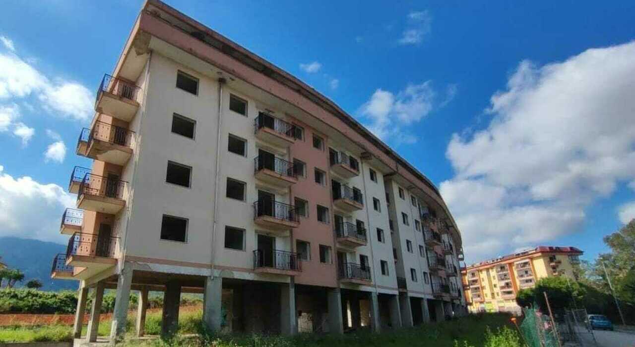 pollena trocchia due donne morte precipitate in un cantiere edile ipotesi duplice omicidio da Ilmattino.it pollena trocchia due donne morte precipitate in un cantiere edile ipotesi duplice omicidio