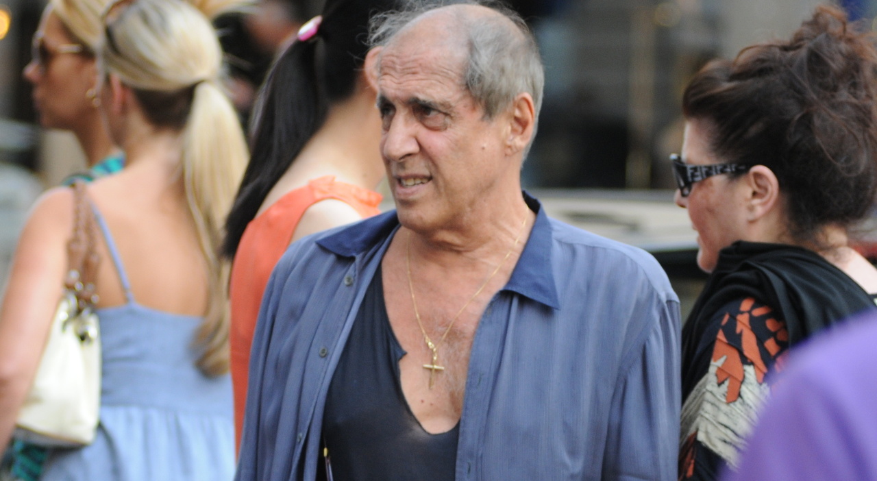 https://statics.cedscdn.it/photos/MED_HIGH/2026/05/18/9539230_18092736_adriano_celentano_ricoverato_come_sta_fake_news_claudio_lippi_claudia_mori.jpg