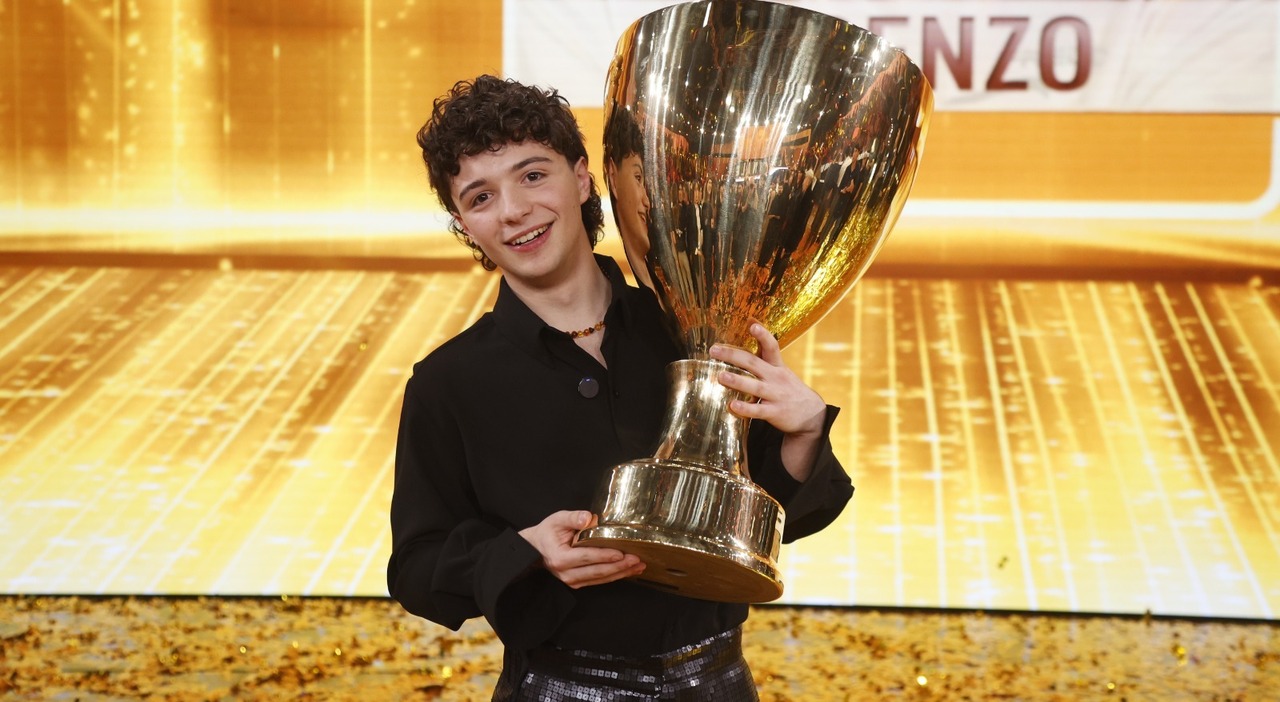 https://statics.cedscdn.it/photos/MED_HIGH/2026/05/18/9539512_18132206_lorenzo_salvetti_vincitore_amici25.jpg