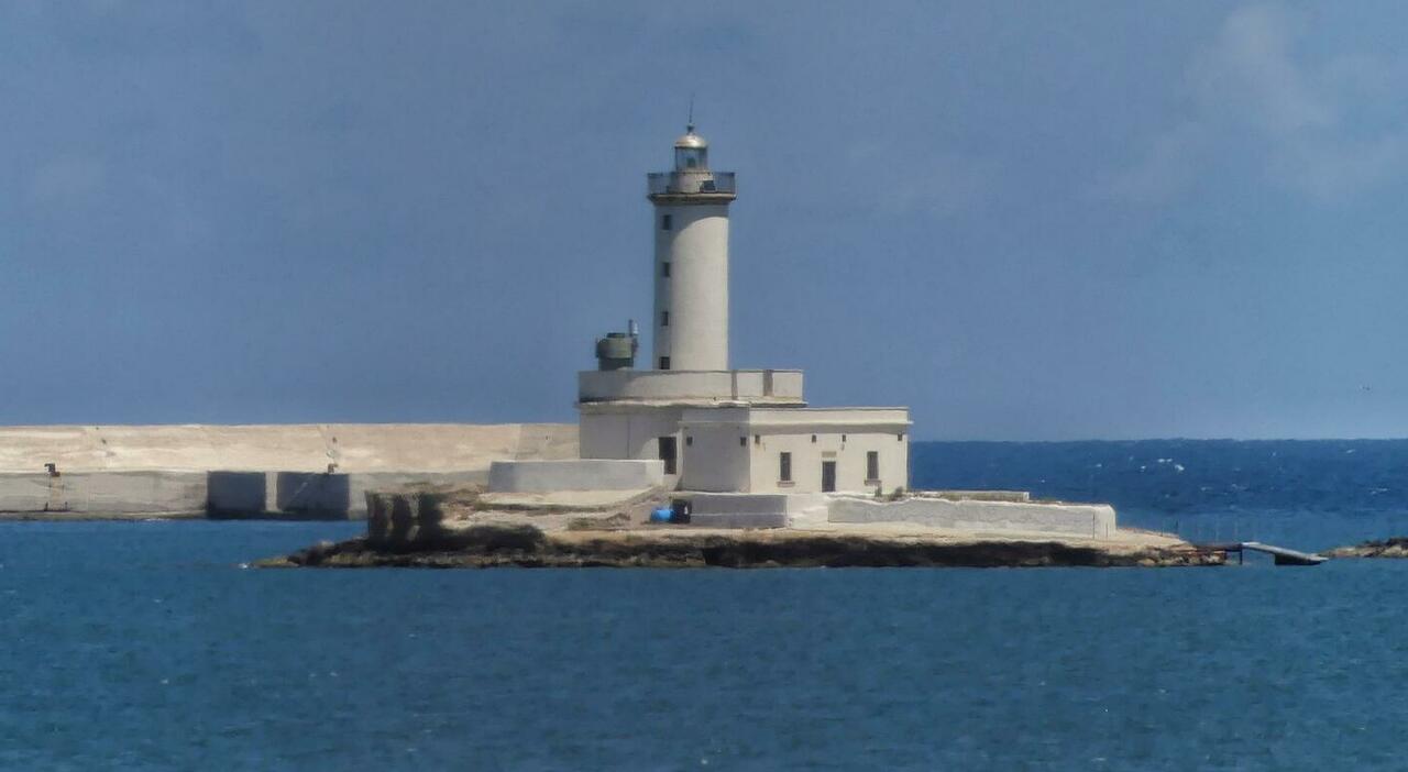 finito il restauro del faro delle pedagne adesso si lavora per con marina e soprintendenza per il suo futuro da Quotidianodipuglia.it finito il restauro del faro delle pedagne adesso si lavora per con marina e soprintendenza per il suo futuro