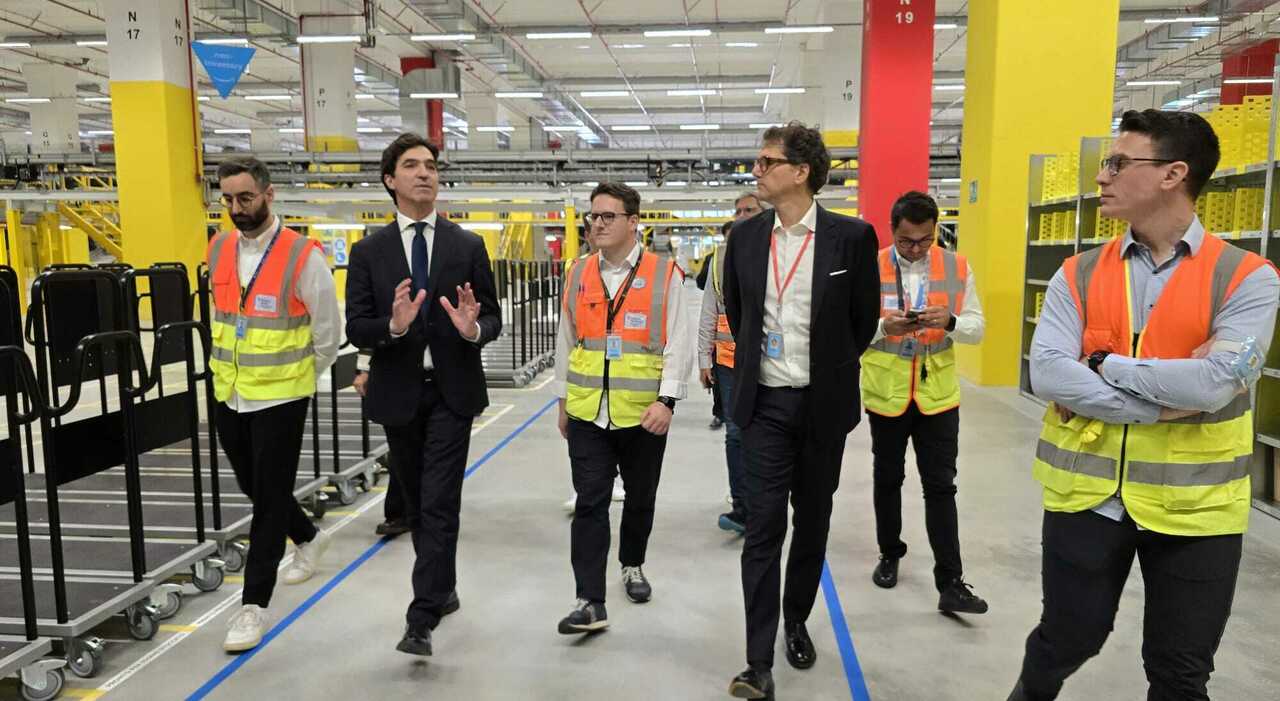 amazon jesi il nuovo centro distribuzione operativo da luglio previsti 1000 nuovi posti di lavoro in 3 anni sopralluogo di acquaroli