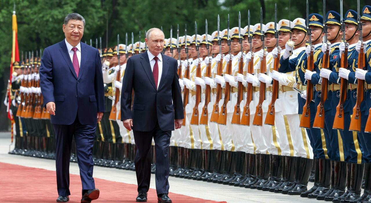 https://statics.cedscdn.it/photos/MED_HIGH/2026/05/20/9543406_20081306_putin_e_xi.jpg