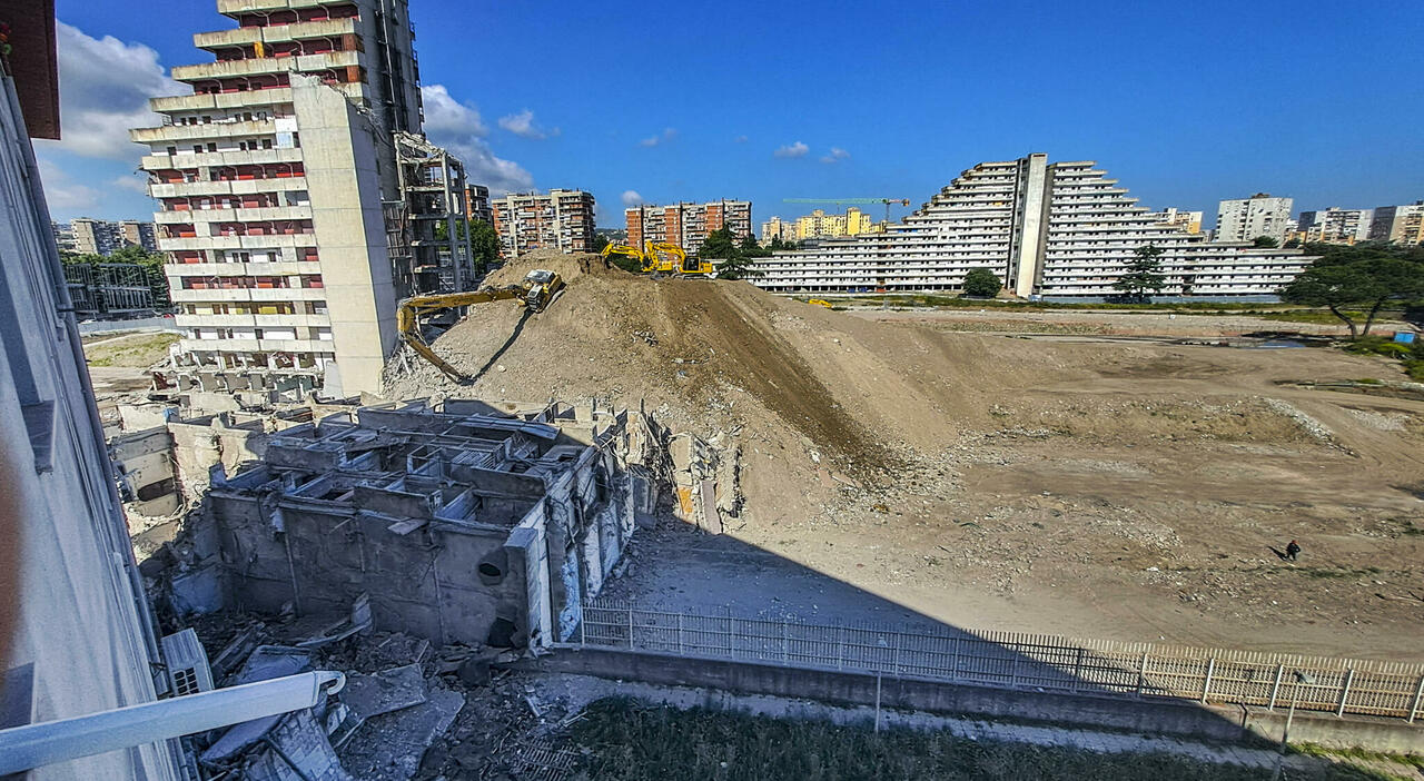 crollo alla vela rossa di scampia gli sfollati rientrano nelle abitazioni manfredi entro stasera dentro tutti da Ilmattino.it crollo alla vela rossa di scampia gli sfollati rientrano nelle abitazioni manfredi entro stasera dentro tutti