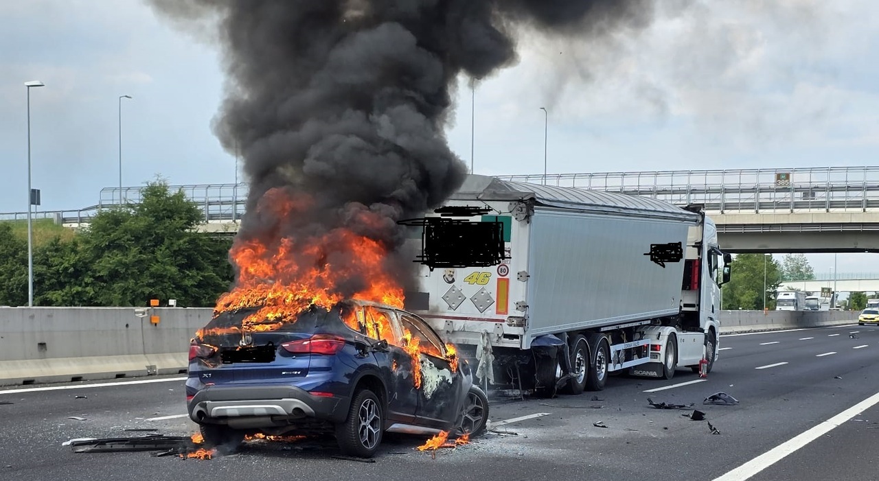 incidente in a4 non si accorge della coda auto tampona un tir e prende fuoco conducente morto carbonizzato da Ilgazzettino.it incidente in a4 non si accorge della coda auto tampona un tir e prende fuoco conducente morto carbonizzato