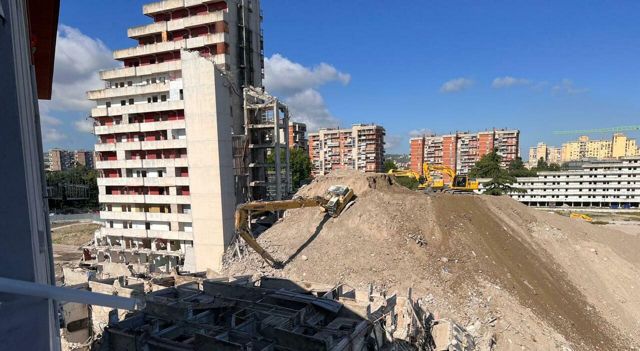 crollo vela rossa a scampia tutte le famiglie rientrano in serata da Ilmattino.it crollo vela rossa a scampia tutte le famiglie rientrano in serata