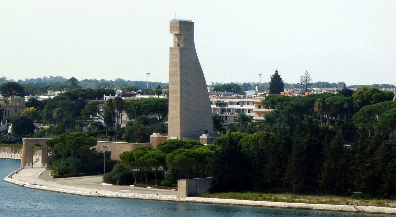 riapre ai turisti dopo oltre un anno il monumento al marinaio marchionna messo in sicurezza da Quotidianodipuglia.it riapre ai turisti dopo oltre un anno il monumento al marinaio marchionna messo in sicurezza