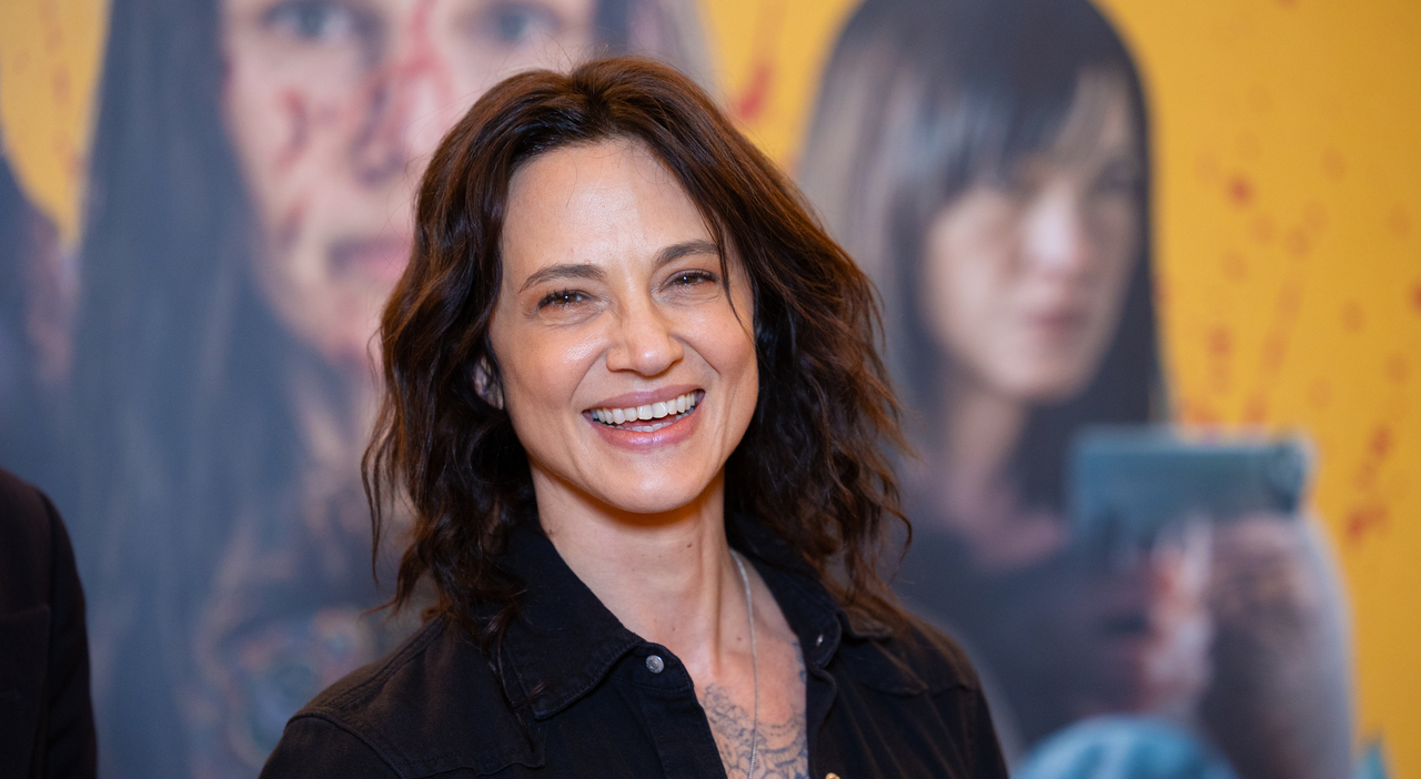https://statics.cedscdn.it/photos/MED_HIGH/2026/05/22/9548016_22093536_asia_argento_appestata_cannes_no_soldi_papa_dario_no_rapporto_idilliaco_oggi.jpg