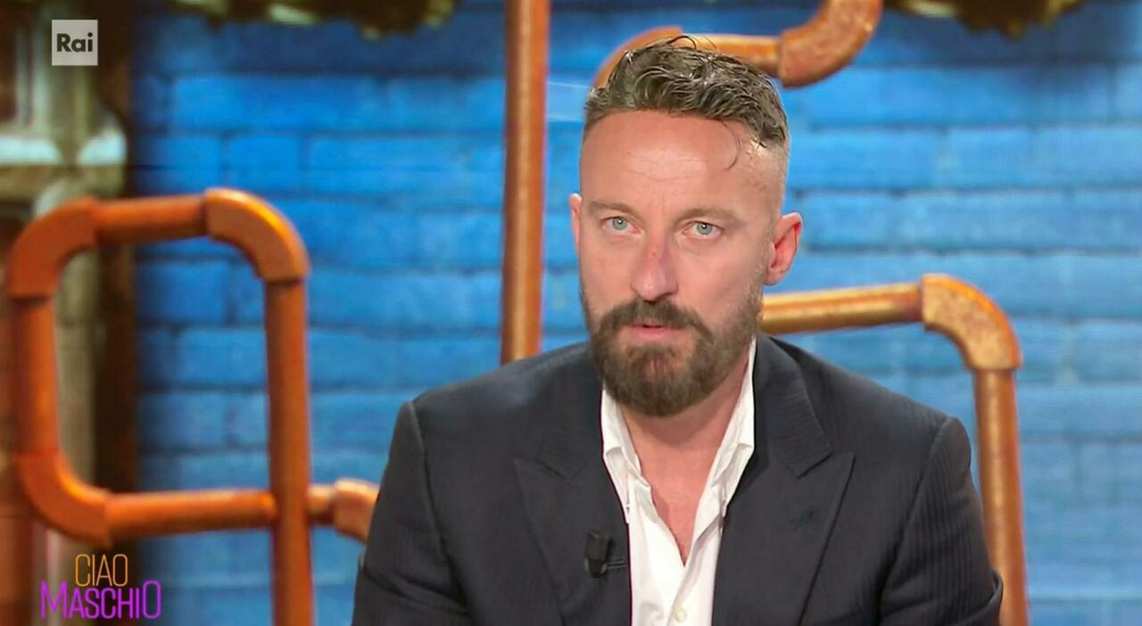 https://statics.cedscdn.it/photos/MED_HIGH/2026/05/22/9548540_22173948_francesco_facchinetti_ciao_maschio_padre_pooh_intervista_cosa_ha_detto.jpg