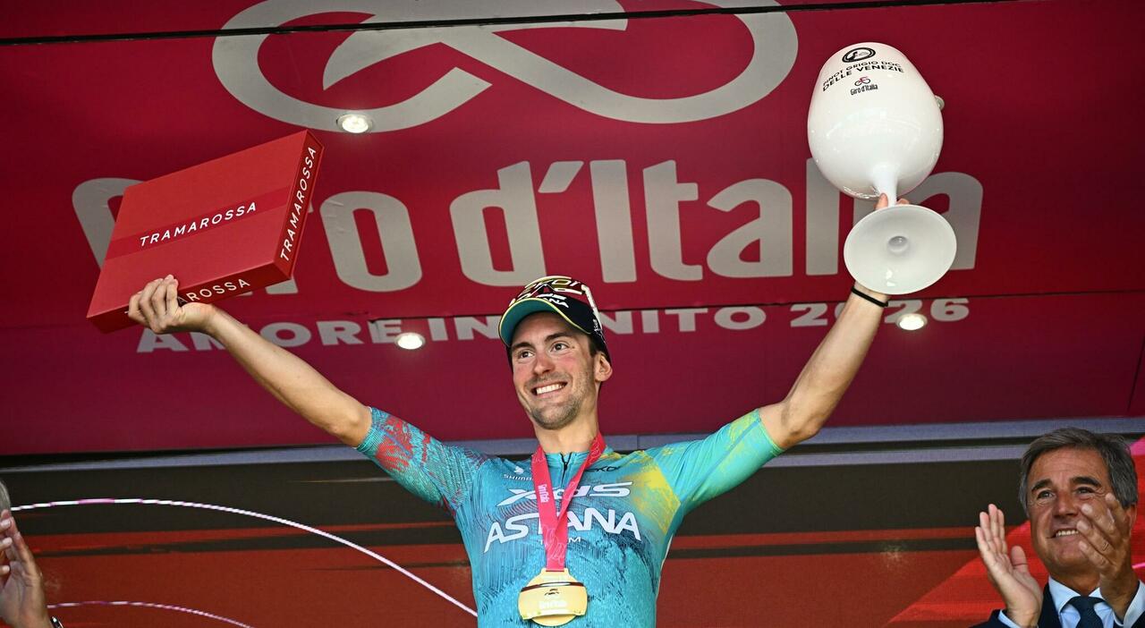 https://statics.cedscdn.it/photos/MED_HIGH/2026/05/22/9548595_22183343_giro_d_italia_alberto_bettiol_tappa_13_vince_maglia_rosa.jpg