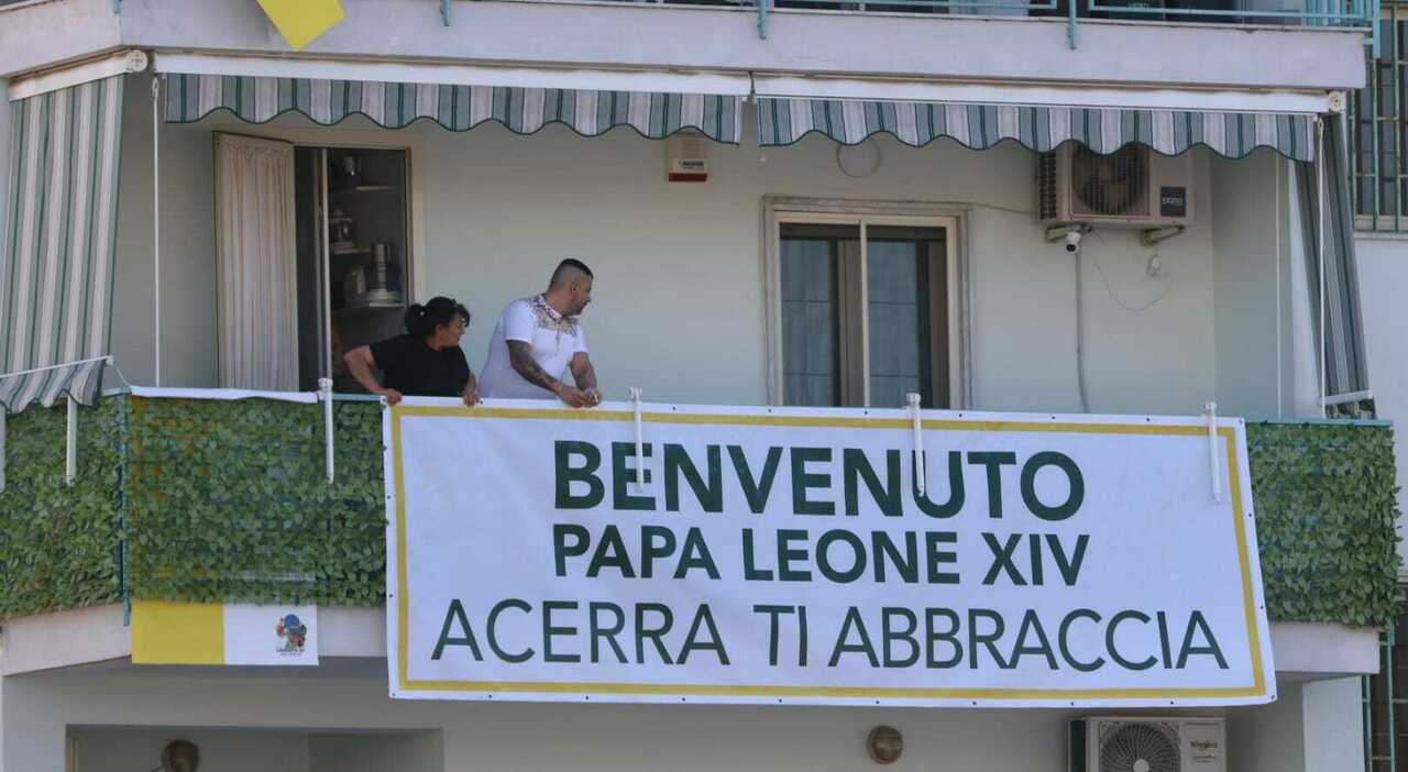 papa leone xiv ad acerra tutto pronto in citt224 dai balconi striscioni e cartelli da Ilmattino.it papa leone xiv ad acerra tutto pronto in citt224 dai balconi striscioni e cartelli