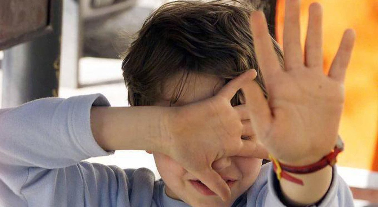 pedopornografia le chat dei pedofili insospettabili con foto e video degli abusi sui bambini 66enne scoperto mentre scaricava i file da Ilgazzettino.it pedopornografia le chat dei pedofili insospettabili con foto e video degli abusi sui bambini 66enne scoperto mentre scaricava i file