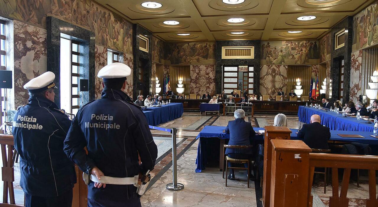 salerno la sfida dei sette per fermare il de luca v da Ilmattino.it salerno la sfida dei sette per fermare il de luca v