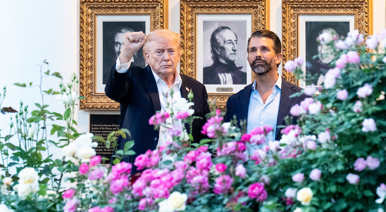 https://statics.cedscdn.it/photos/MED_HIGH/2026/05/23/9549929_23073504_donald_trump_jr_sposa_bettina_anderson_assente_padre_nozze_blindate_oggi.jpg