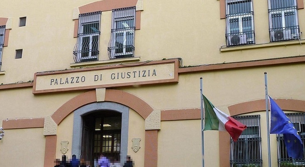 molestie durante una visita ginecologo condannato per violenza sessuale da Ilmattino.it molestie durante una visita ginecologo condannato per violenza sessuale