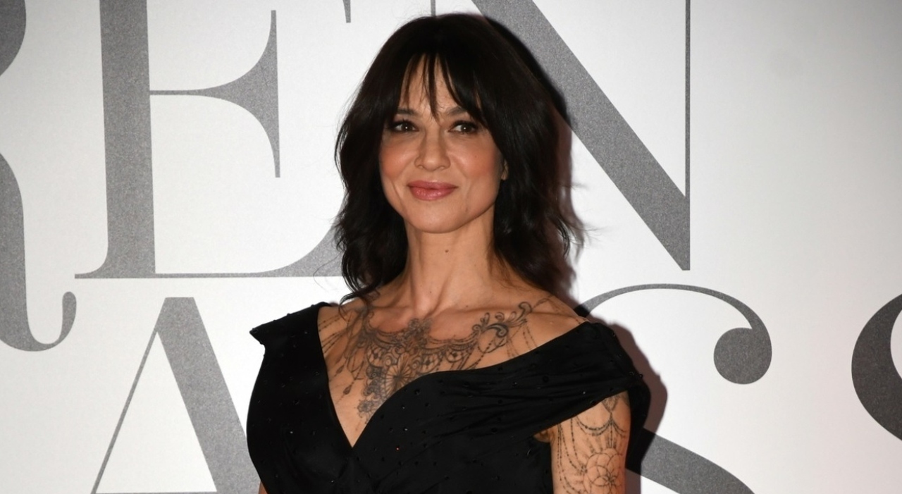 https://statics.cedscdn.it/photos/MED_HIGH/2026/05/24/9552102_24174303_asia_argento.jpg
