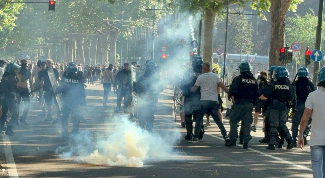https://statics.cedscdn.it/photos/MED_HIGH/2026/05/24/9552154_24182931_torino_juve_scontri_foto.jpg