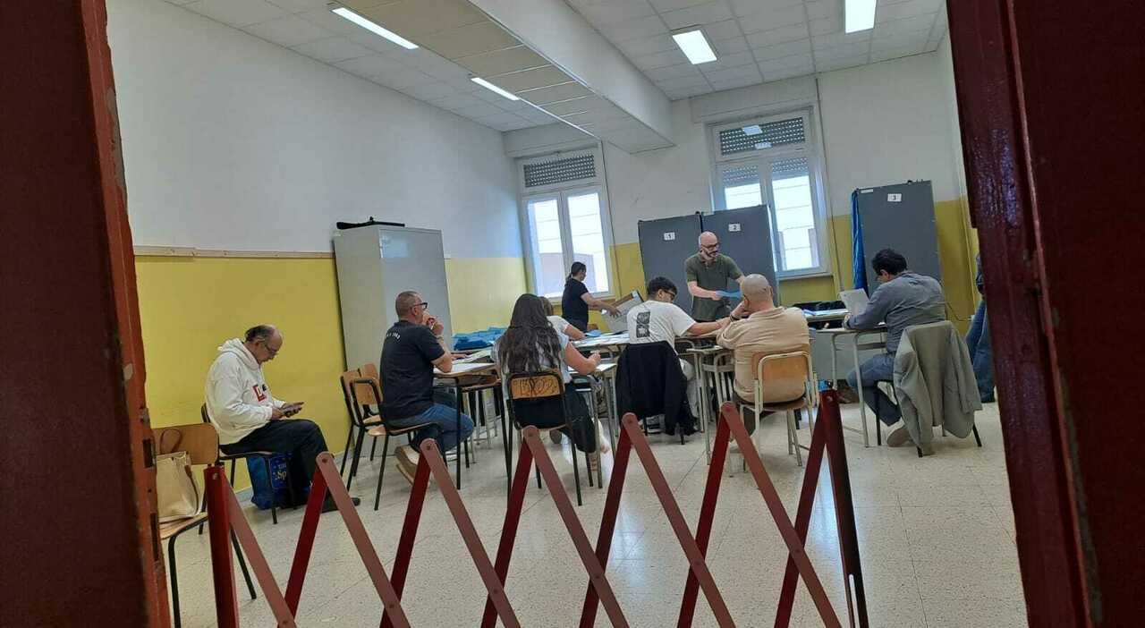 affluenza in provincia di brindisi torchiarolo e latiano trascinano il voto