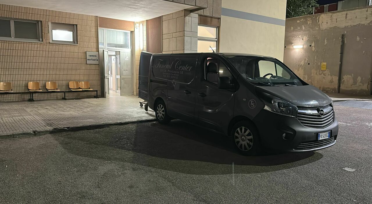 Lecce, dramma in un'azienda: operaio trovato morto mentre riparava una barca