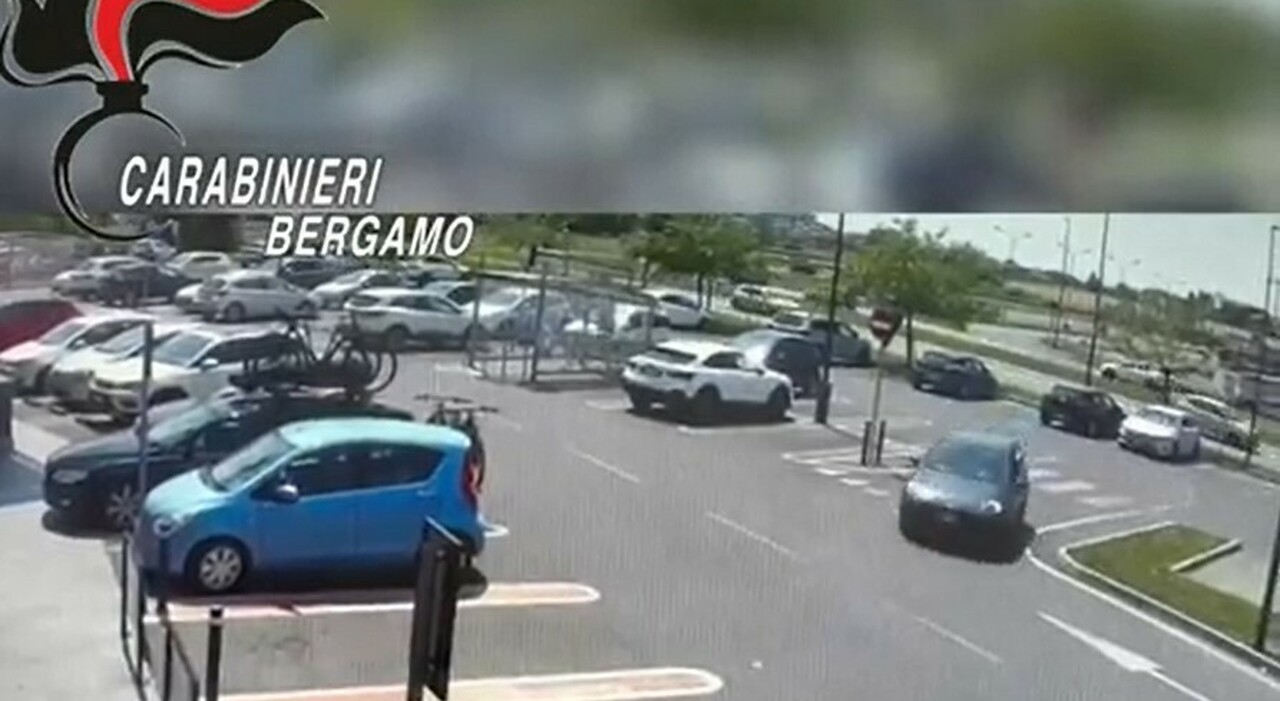https://statics.cedscdn.it/photos/MED_HIGH/2026/05/26/9555660_26122321_ferito_fiocina_video_auto_corsa_carabinieri.jpg