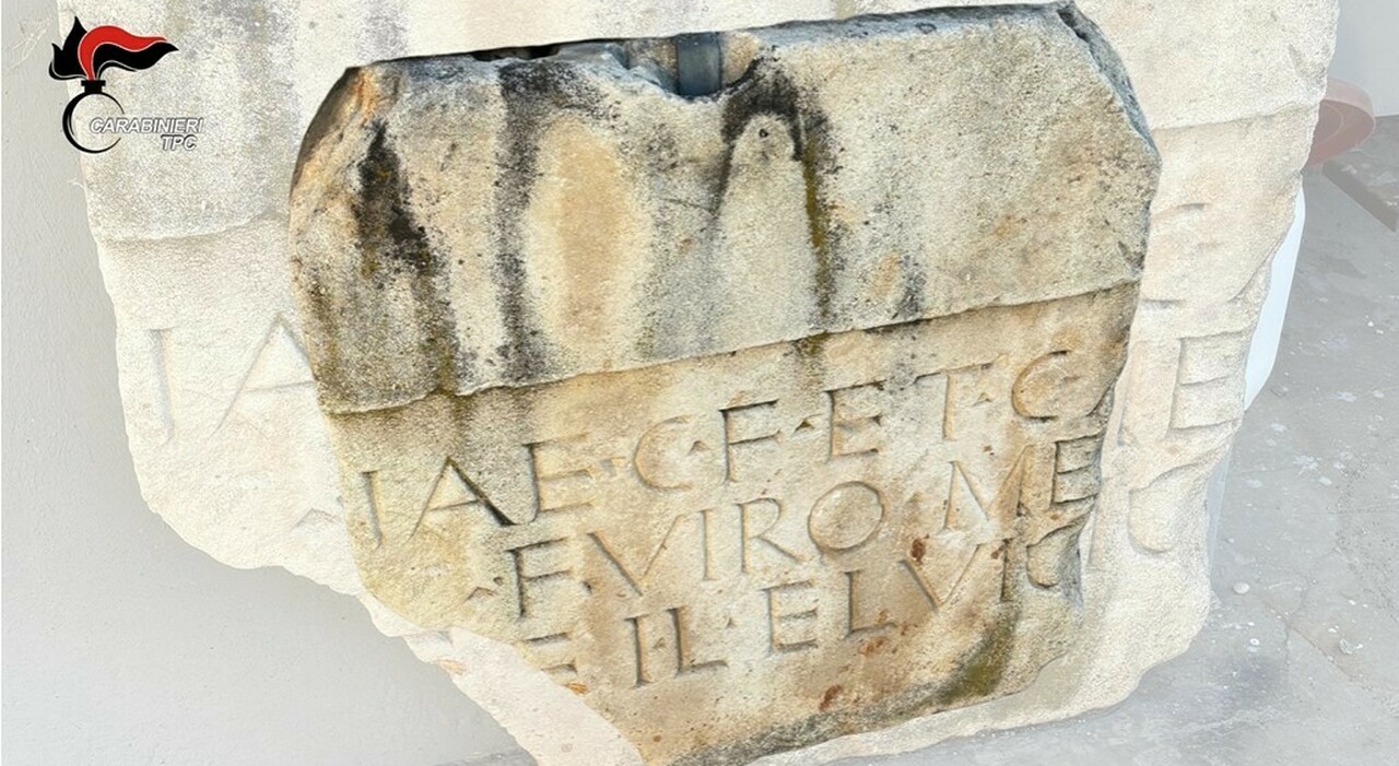 https://statics.cedscdn.it/photos/MED_HIGH/2026/05/26/9555677_26124833_stele_funeraria_romana_recupero_campagna_lupia_venezia.jpg
