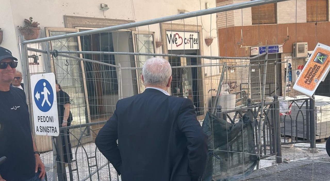 salerno de luca torna a fare lo sceriffo il post su facebook dove controlla i cantieri e mette in fuga parcheggiatori abusivi da Ilmattino.it salerno de luca torna a fare lo sceriffo il post su facebook dove controlla i cantieri e mette in fuga parcheggiatori abusivi