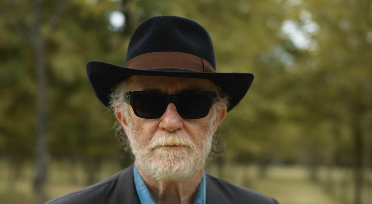 https://statics.cedscdn.it/photos/MED_HIGH/2026/05/26/9555955_26170643_francesco_de_gregori_foto_di_daniele_barraco_0009.jpg
