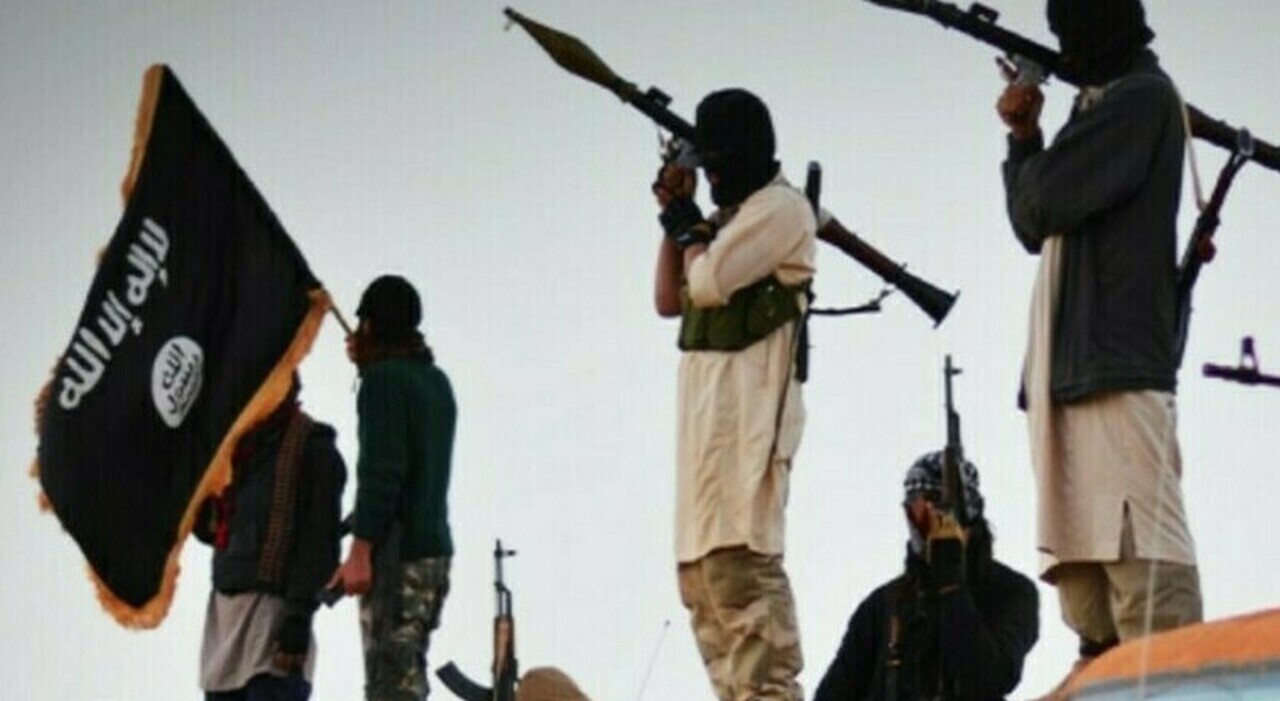 https://statics.cedscdn.it/photos/MED_HIGH/2026/05/26/9556019_26180401_ragazzo_22_anni_arrestato_reggio_emilia_chi_e_isis_lupo_solitario.jpg