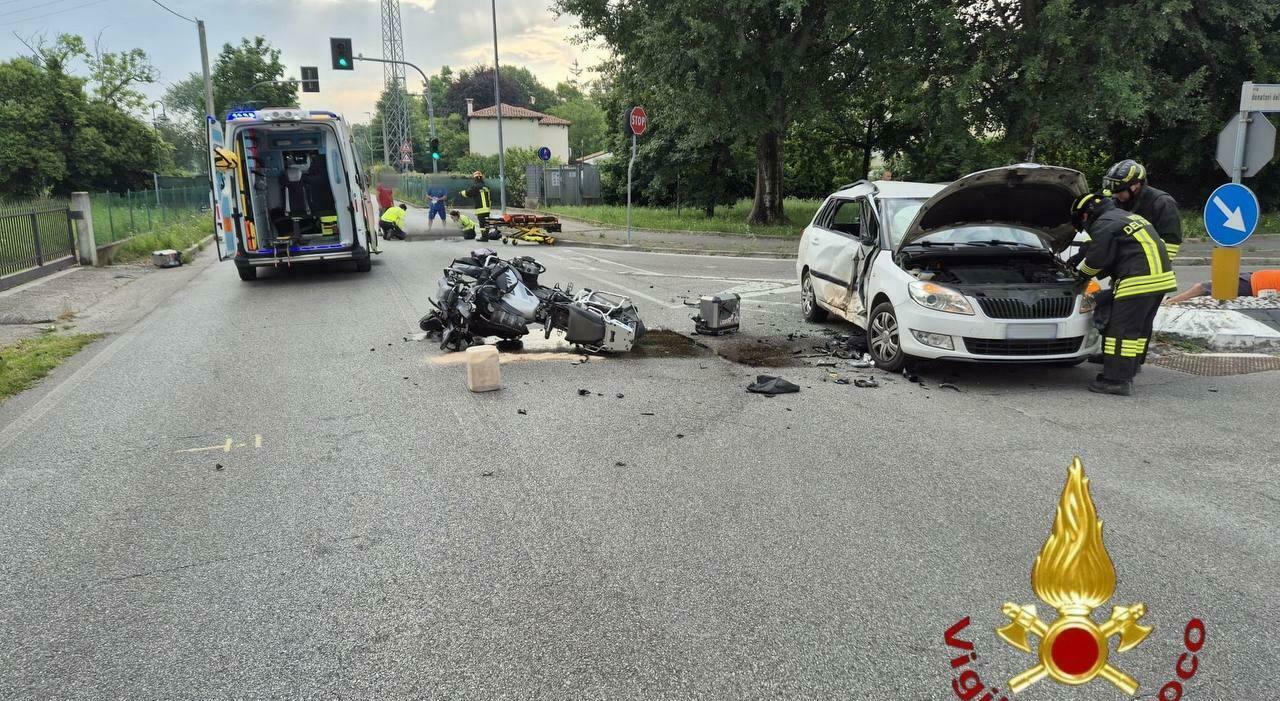 incidente tra moto e auto grave il centauro strada chiusa da Ilgazzettino.it incidente tra moto e auto grave il centauro strada chiusa