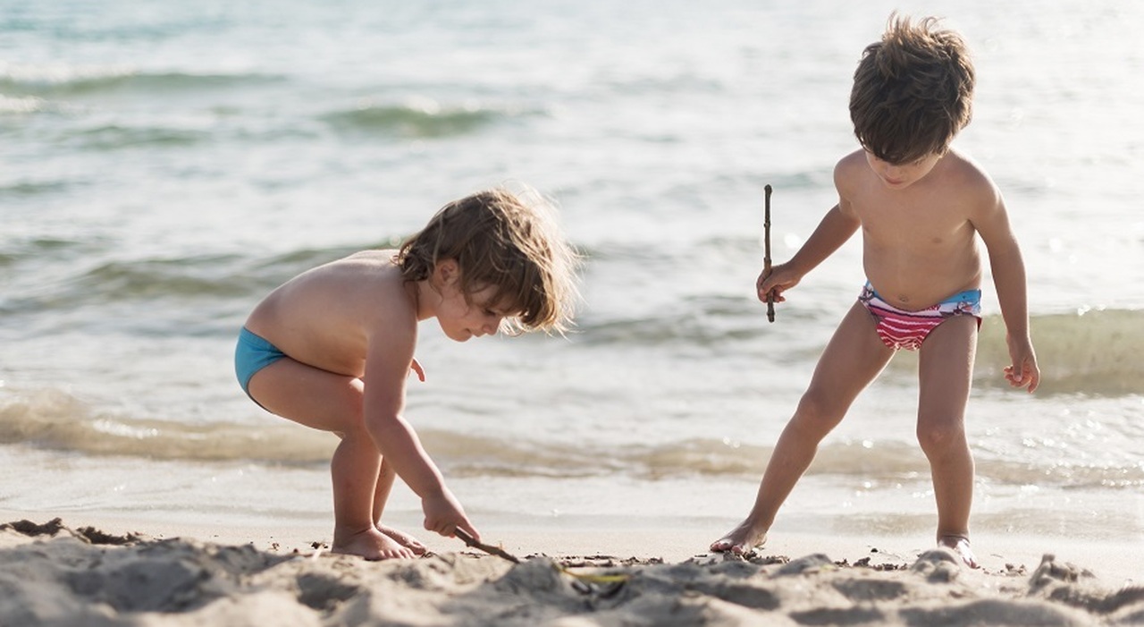https://statics.cedscdn.it/photos/MED_HIGH/2026/05/27/9557690_27120521_spiagge_bambini.jpg