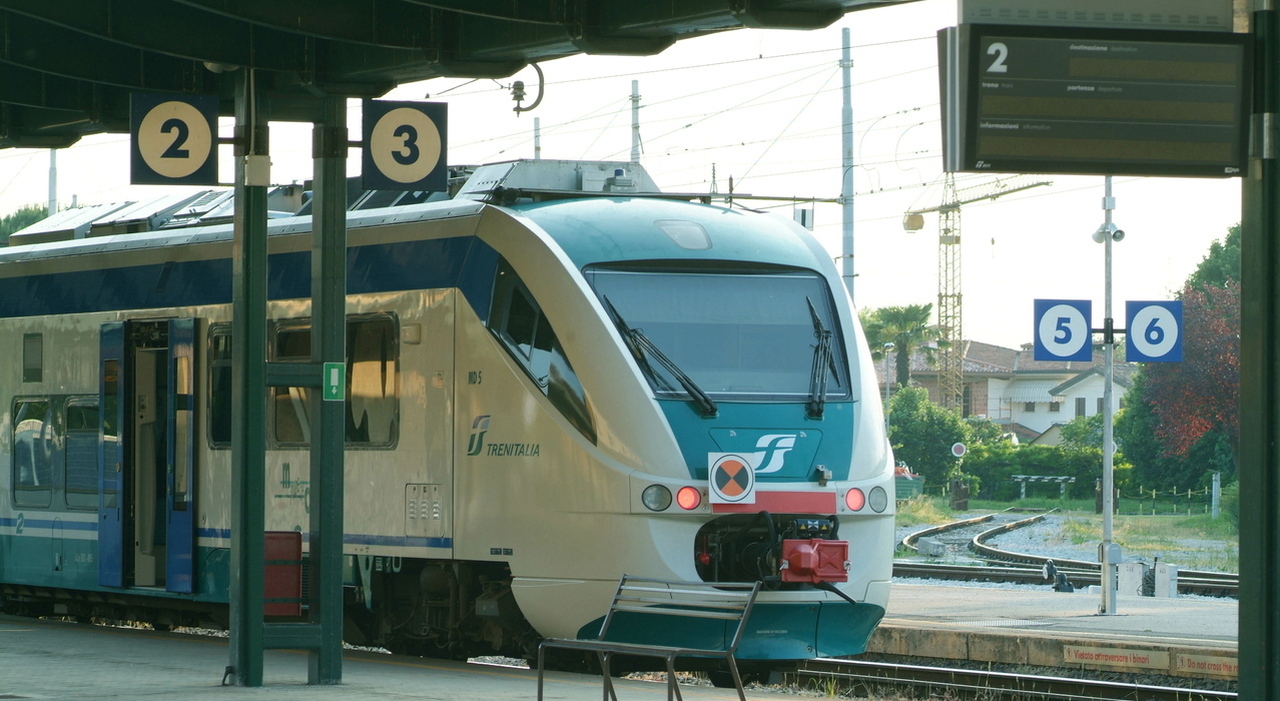 https://statics.cedscdn.it/photos/MED_HIGH/2026/05/27/9557693_27120658_treno_travolto_morto_patruta_27enne_attraversa_binari_cuffie_portogruaro.jpg