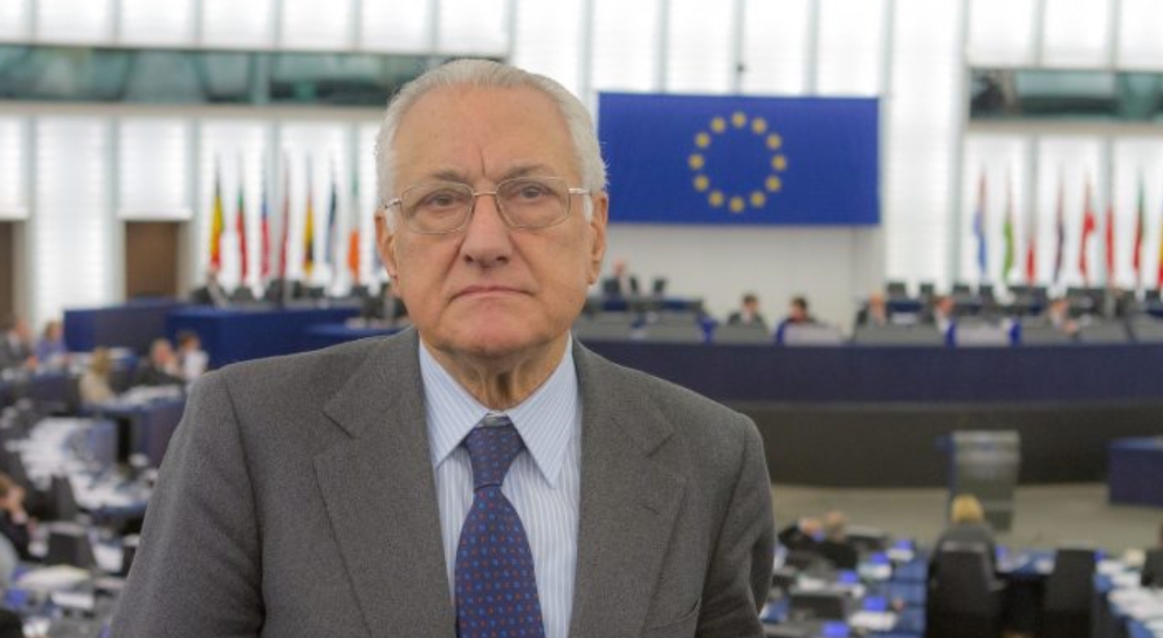 politica in lutto morto giuseppe gargani da Ilmattino.it politica in lutto morto giuseppe gargani