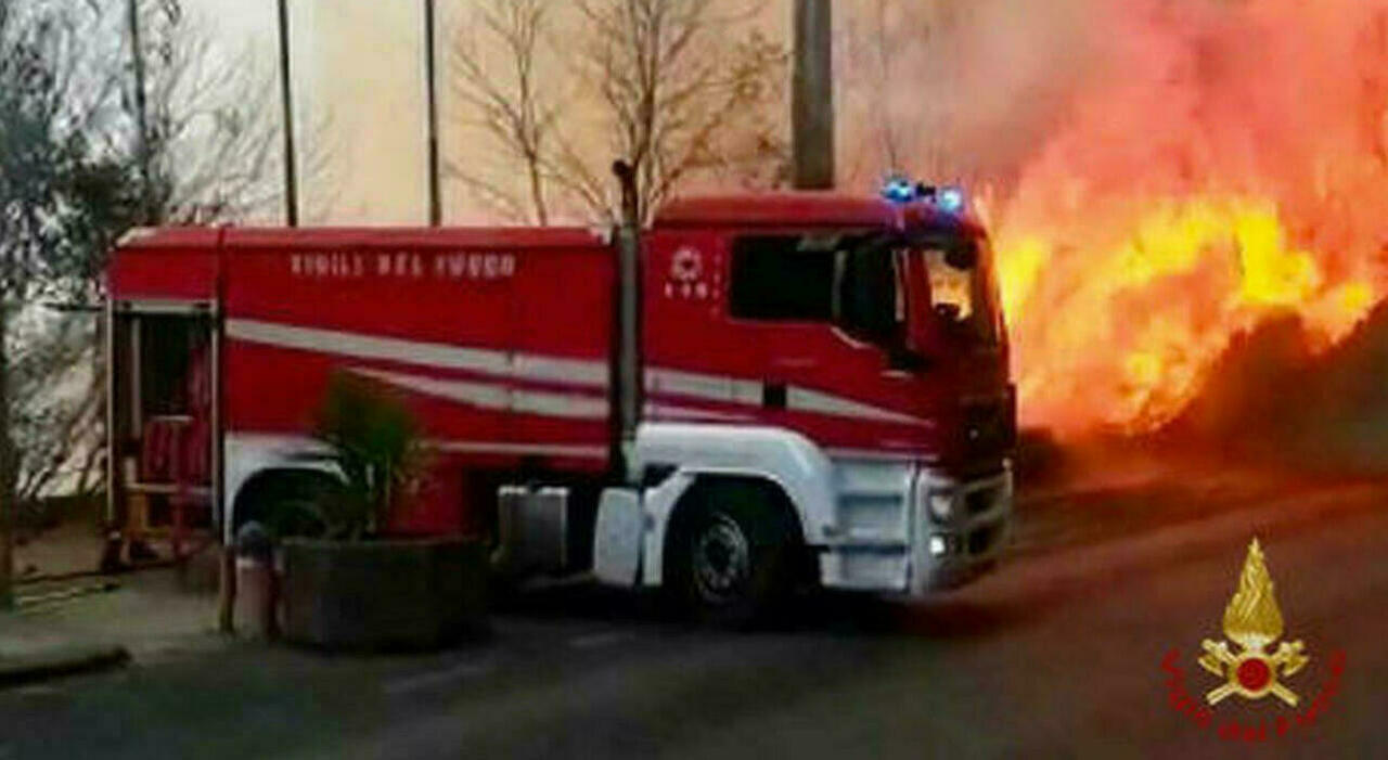 https://statics.cedscdn.it/photos/MED_HIGH/2026/05/27/9557943_27141754_brucia_sterpaglie_morto_fiamme_oggi.jpg