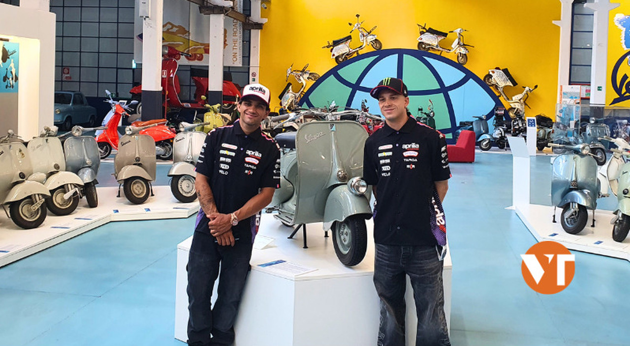 Bezzecchi e Martin nel museo Piaggio