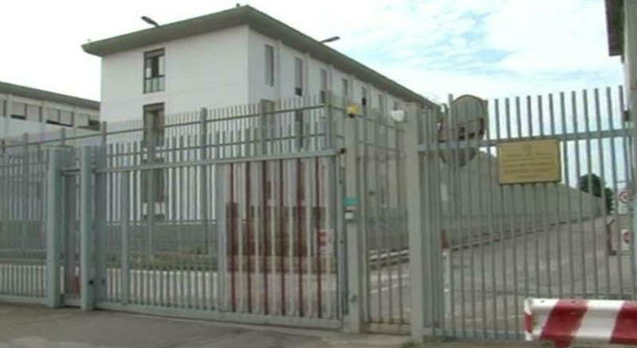 droga e telefoni nel carcere di taranto 10 arresti c232 anche un agente della penitenziaria i nomi da Quotidianodipuglia.it droga e telefoni nel carcere di taranto 10 arresti c232 anche un agente della penitenziaria i nomi