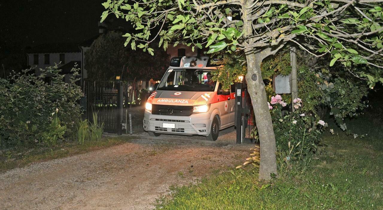 rapinatori in casa armati di pistola entrano con l inganno e minacciano i due anziani strappata la catenina dal collo dell 83enne da Ilgazzettino.it rapinatori in casa armati di pistola entrano con l inganno e minacciano i due anziani strappata la catenina dal collo dell 83enne