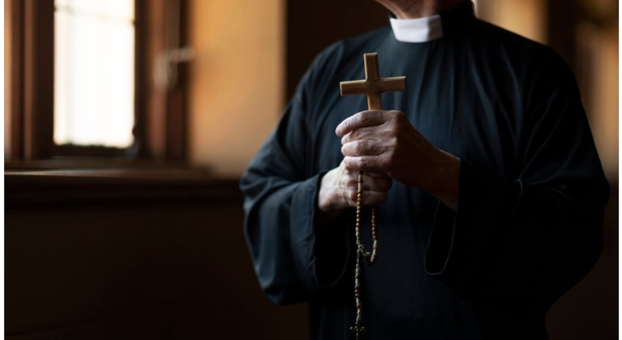 https://statics.cedscdn.it/photos/MED_HIGH/2026/05/28/9559769_28082049_prete_pedofilo_abusi_sessuali_minore_confessione_purificazione_leuca_lecce.jpg