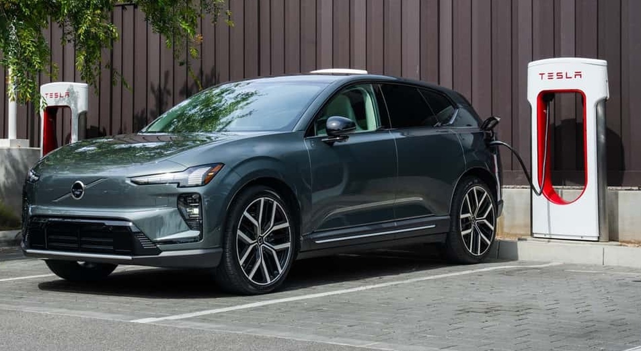 La ricarica Volvo nei Supercharger Tesla