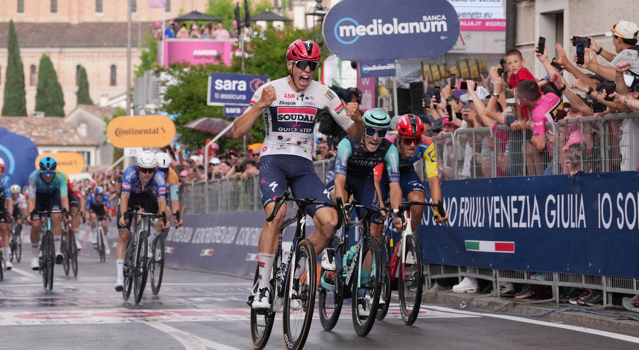 https://statics.cedscdn.it/photos/MED_HIGH/2026/05/28/9560384_28180700_giro_d_italia_paul_magnier_tappa_18_pieve_di_soligo_treviso.jpg