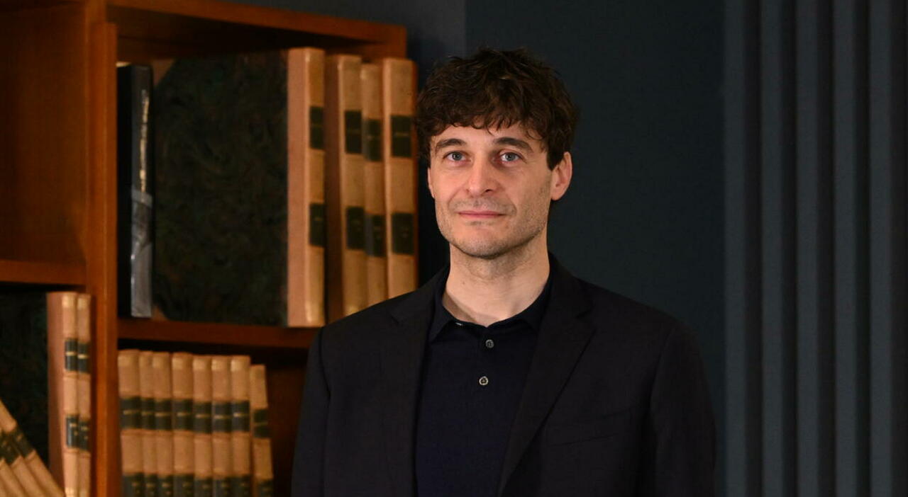 https://statics.cedscdn.it/photos/MED_HIGH/2026/05/28/9560473_28205159_lino_guanciale_amore_uomini_evoluti_fanno_fatica_lasciar_andare_oggi.jpg
