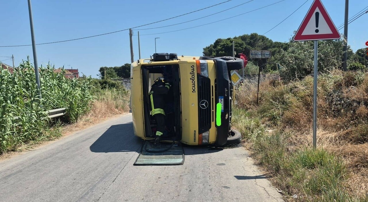 incidente a mazara del vallo scontro tra scuolabus e auto tredici feriti di cui 10 bambini due in gravi condizioni da Ilmattino.it incidente a mazara del vallo scontro tra scuolabus e auto tredici feriti di cui 10 bambini due in gravi condizioni