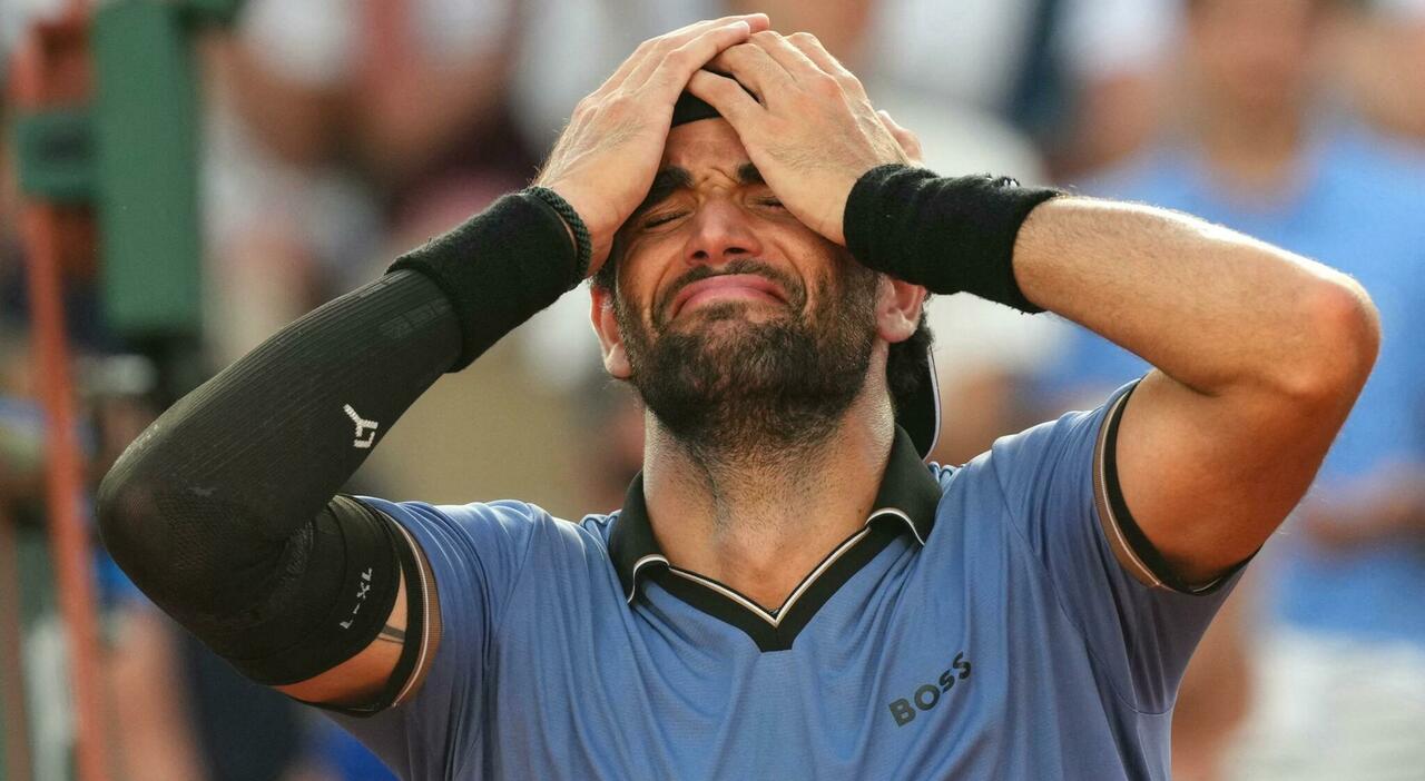 https://statics.cedscdn.it/photos/MED_HIGH/2026/05/30/9564365_30194242_berrettini_infinito_match_piu_lungo_carriera_roland_garros_oggi.jpg