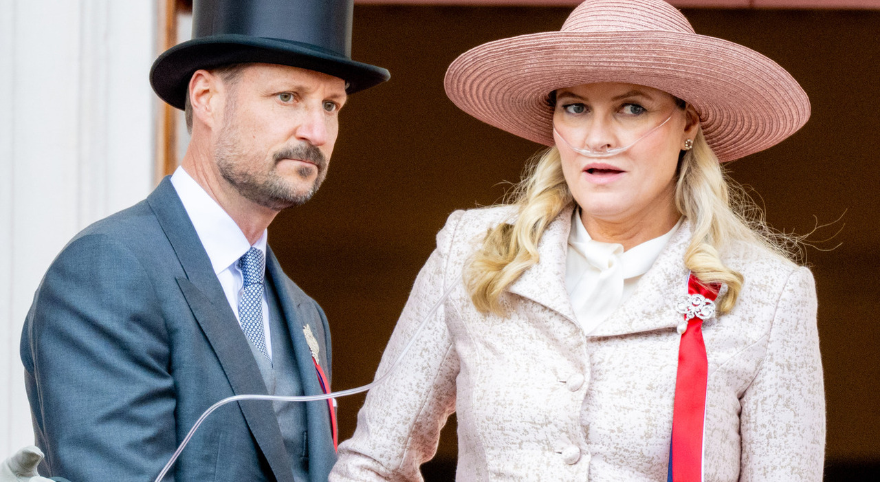 https://statics.cedscdn.it/photos/MED_HIGH/2026/05/31/9565663_31110951_principessa_mette_marit_come_sta_malattia_principe_haakon_giappone.jpg