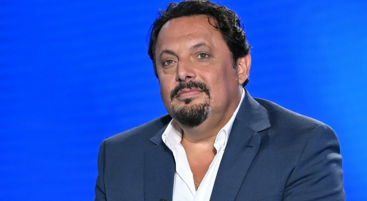https://statics.cedscdn.it/photos/MED_HIGH/2026/05/31/9565787_31151113_enrico_brignano.jpg