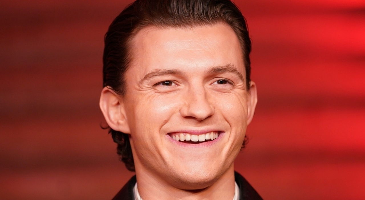 https://statics.cedscdn.it/photos/MED_HIGH/2026/05/31/9565836_31164932_tom_holland.jpg