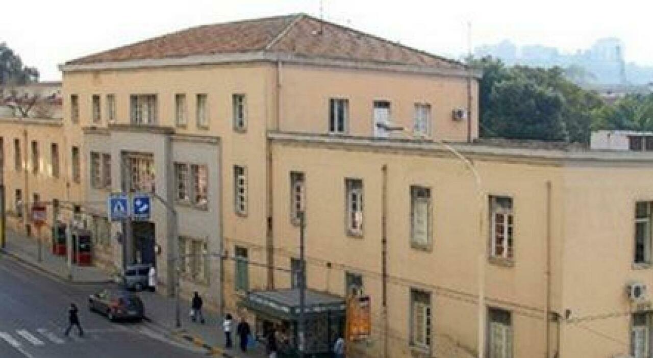 https://statics.cedscdn.it/photos/MED_HIGH/2026/05/31/9566019_31203134_ebola_cagliari_paziente_isolato_primo_paziente_italia_oggi.jpg