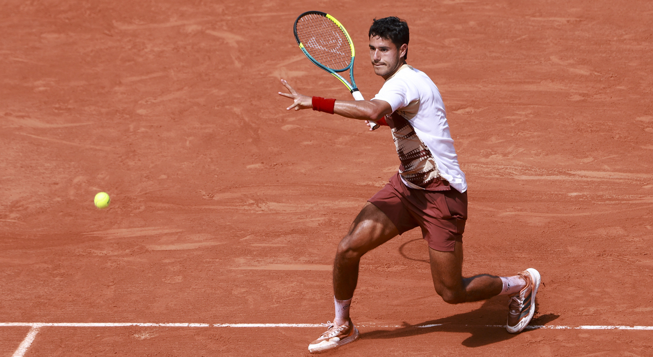 https://statics.cedscdn.it/photos/MED_HIGH/2026/06/01/9567282_01134639_roland_garros_multa_vallejo_insulti_sessisti_sconfitta.jpg