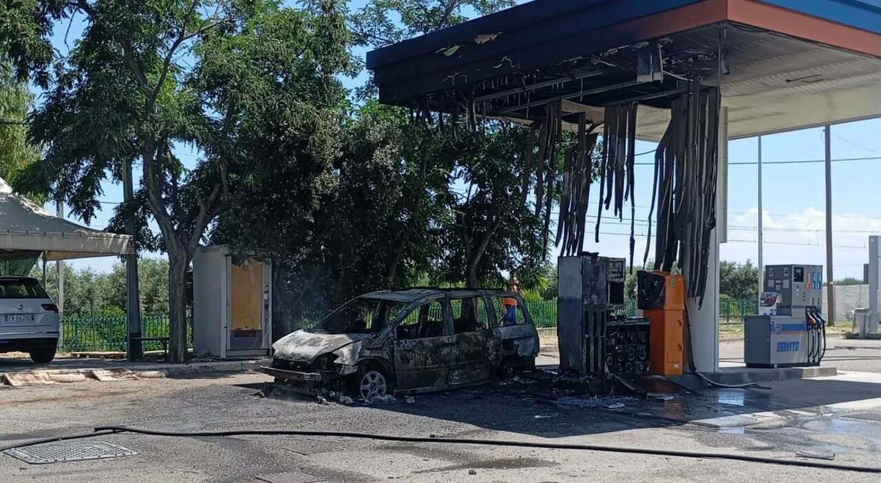 quattro cadaveri carbonizzati trovati in un auto nel cosentino le vittime sarebbero migranti da Ilmessaggero.it quattro cadaveri carbonizzati trovati in un auto nel cosentino le vittime sarebbero migranti