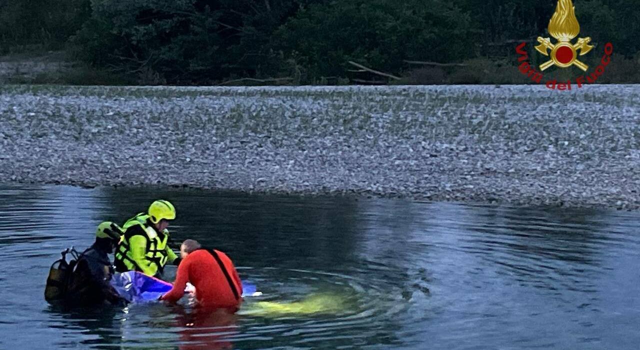 ragazzo di 19 anni si tuffa nel piave e non riemerge trovato morto dai passanti l ipotesi del malore in acqua da Ilgazzettino.it ragazzo di 19 anni si tuffa nel piave e non riemerge trovato morto dai passanti l ipotesi del malore in acqua