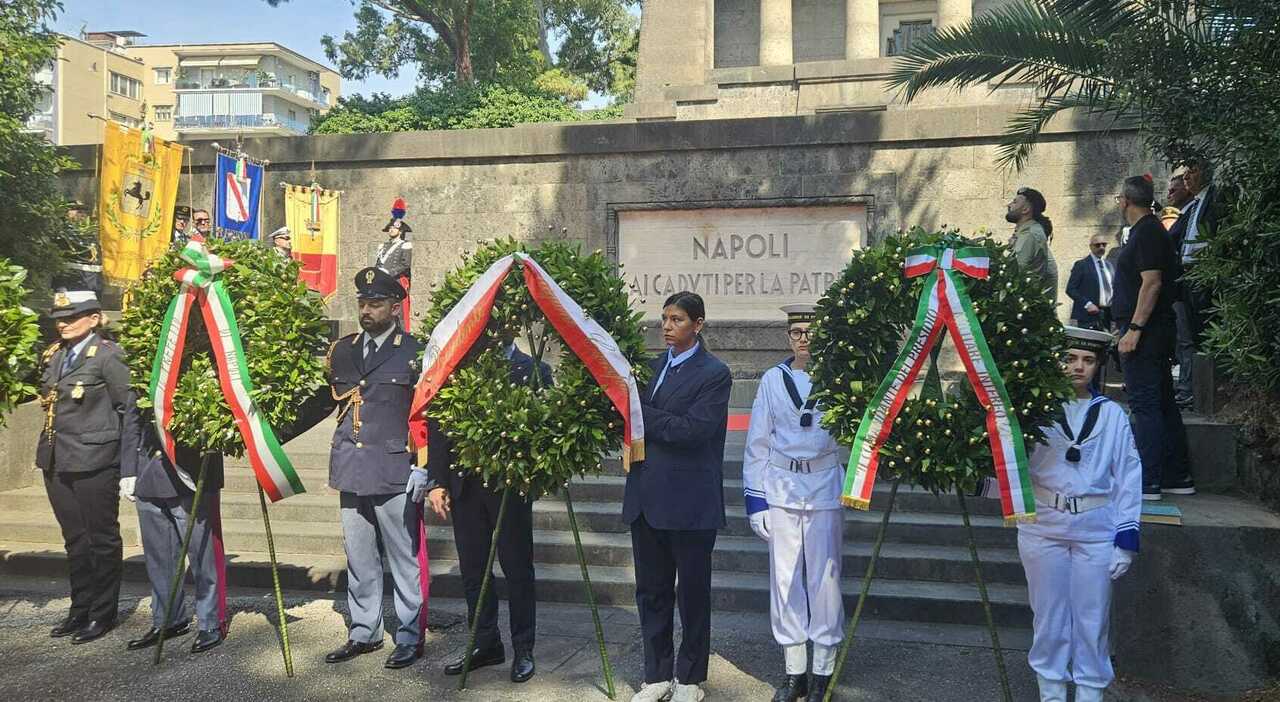 gli 80 anni della repubblica a napoli corone di fiori per i caduti di guerra al mausoleo di posillipo da Ilmattino.it gli 80 anni della repubblica a napoli corone di fiori per i caduti di guerra al mausoleo di posillipo